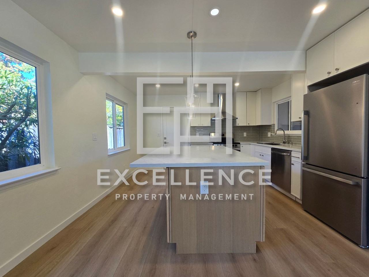 405 Leota Ave - Photo 2 of 13