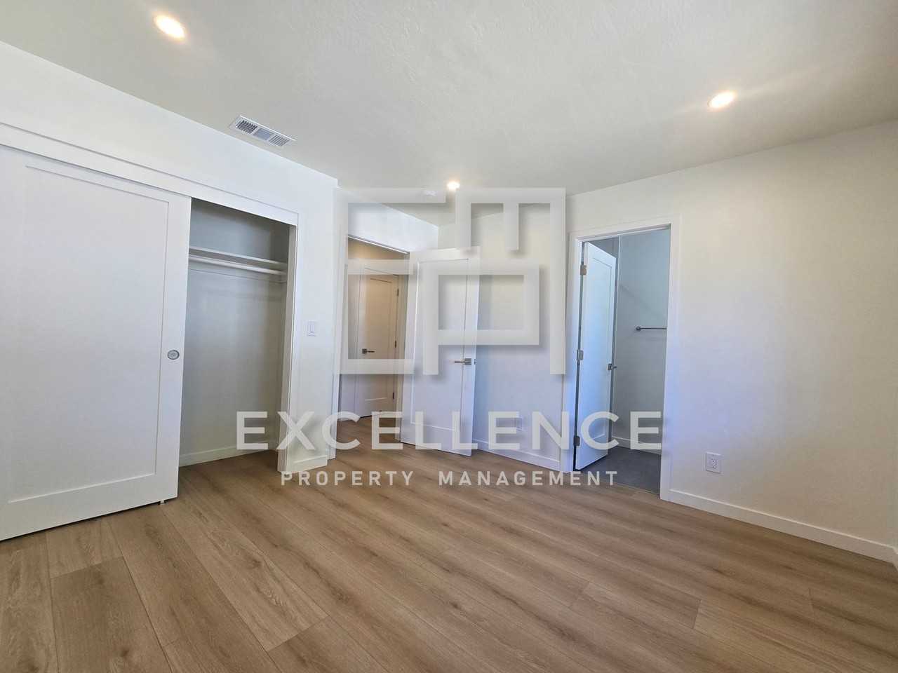 405 Leota Ave - Photo 5 of 13