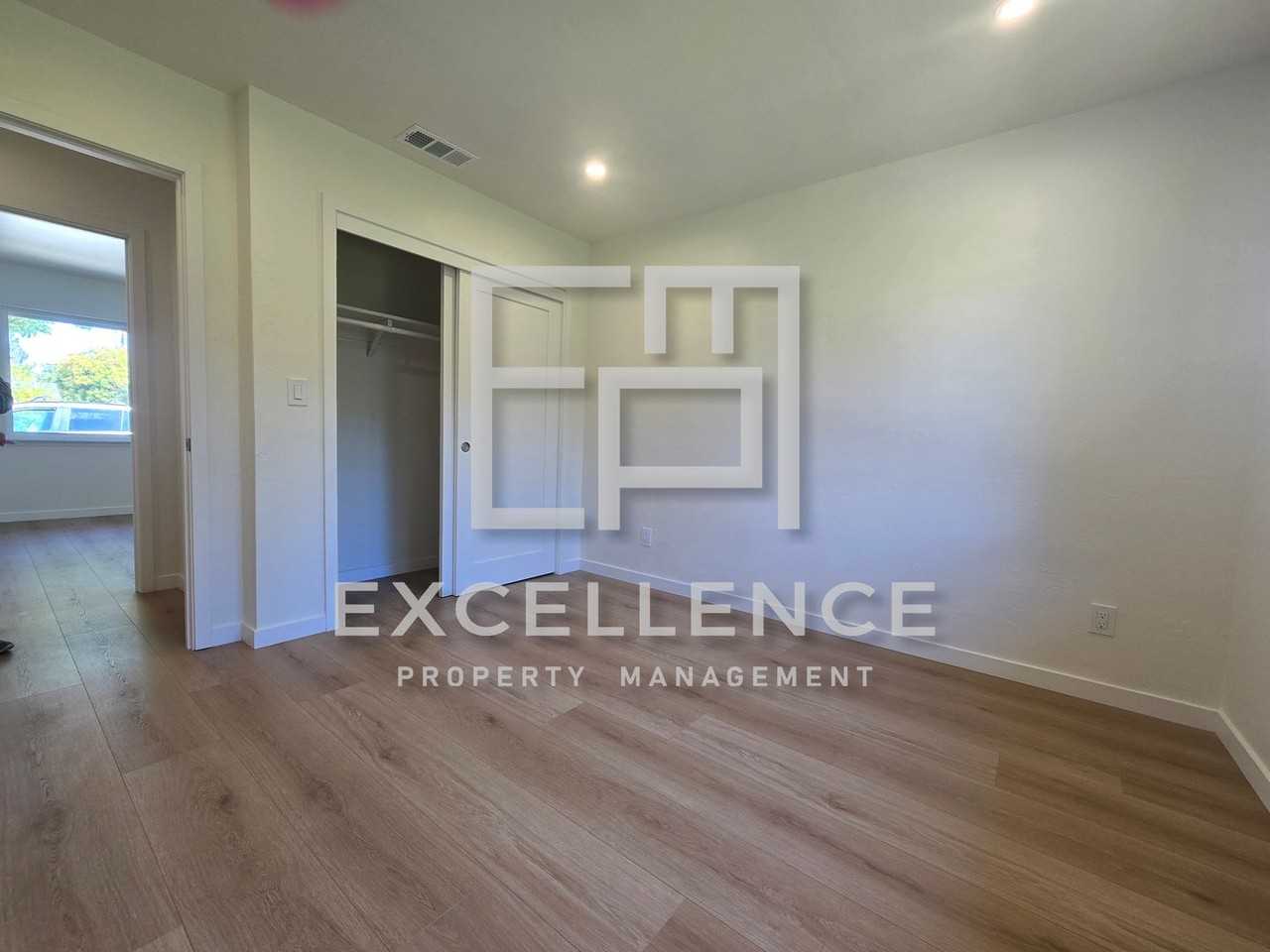405 Leota Ave - Photo 7 of 13