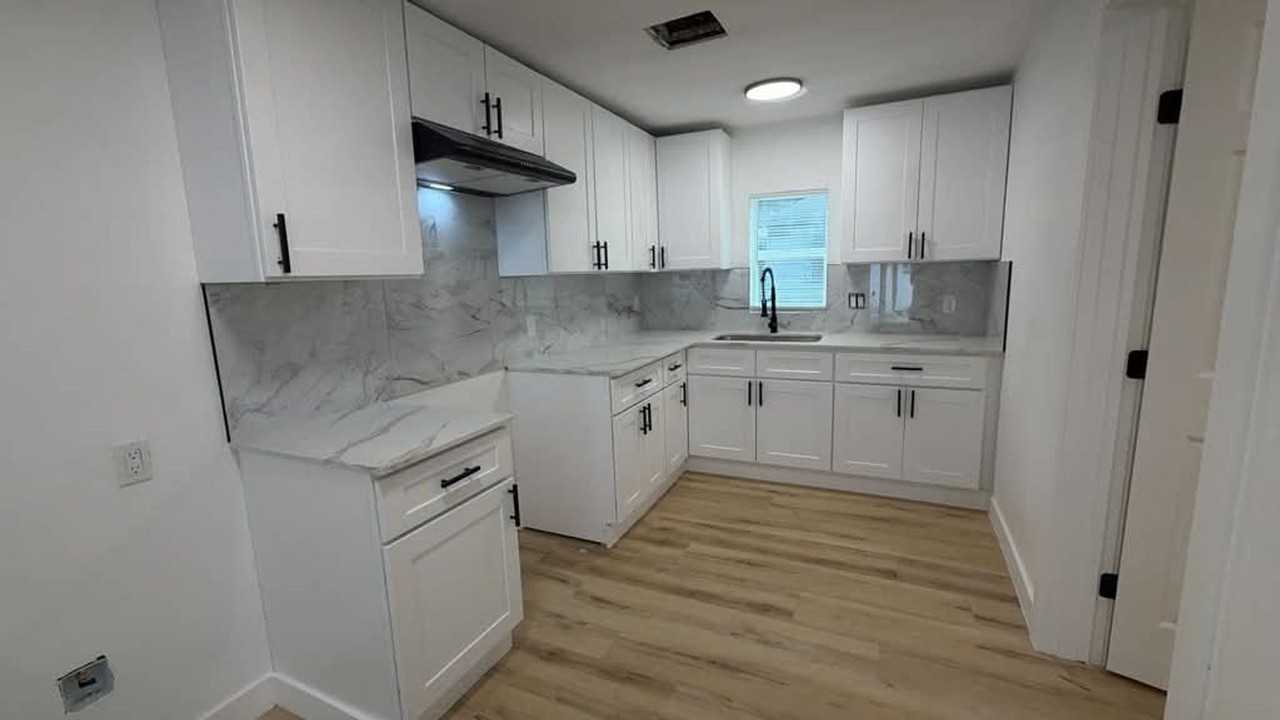 3053 Noble St - Photo 3 of 5