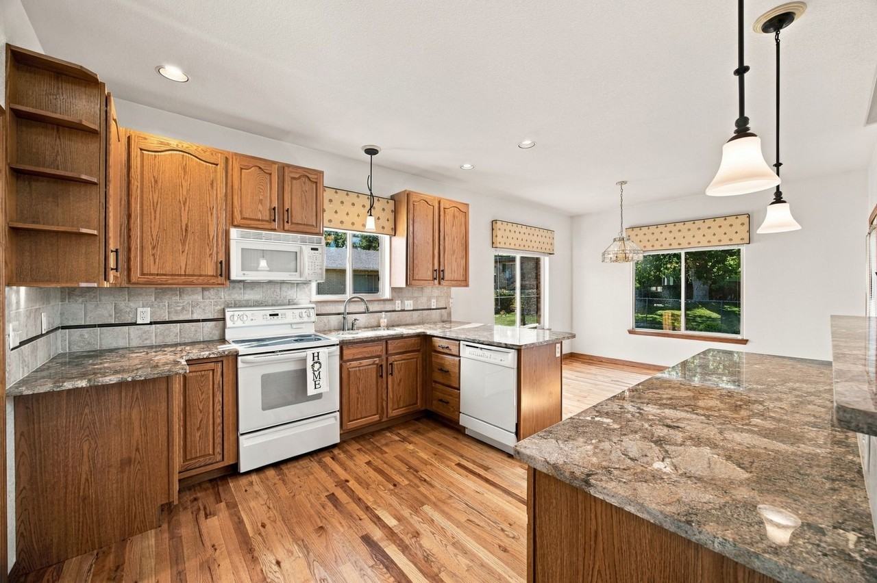 1075 Yank St - Photo 3 of 25