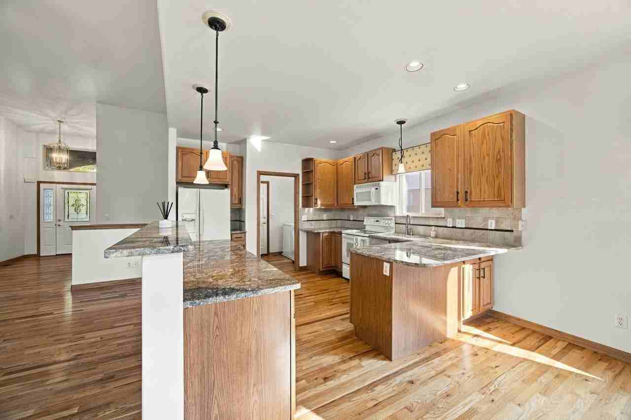 1075 Yank St - Photo 6 of 25