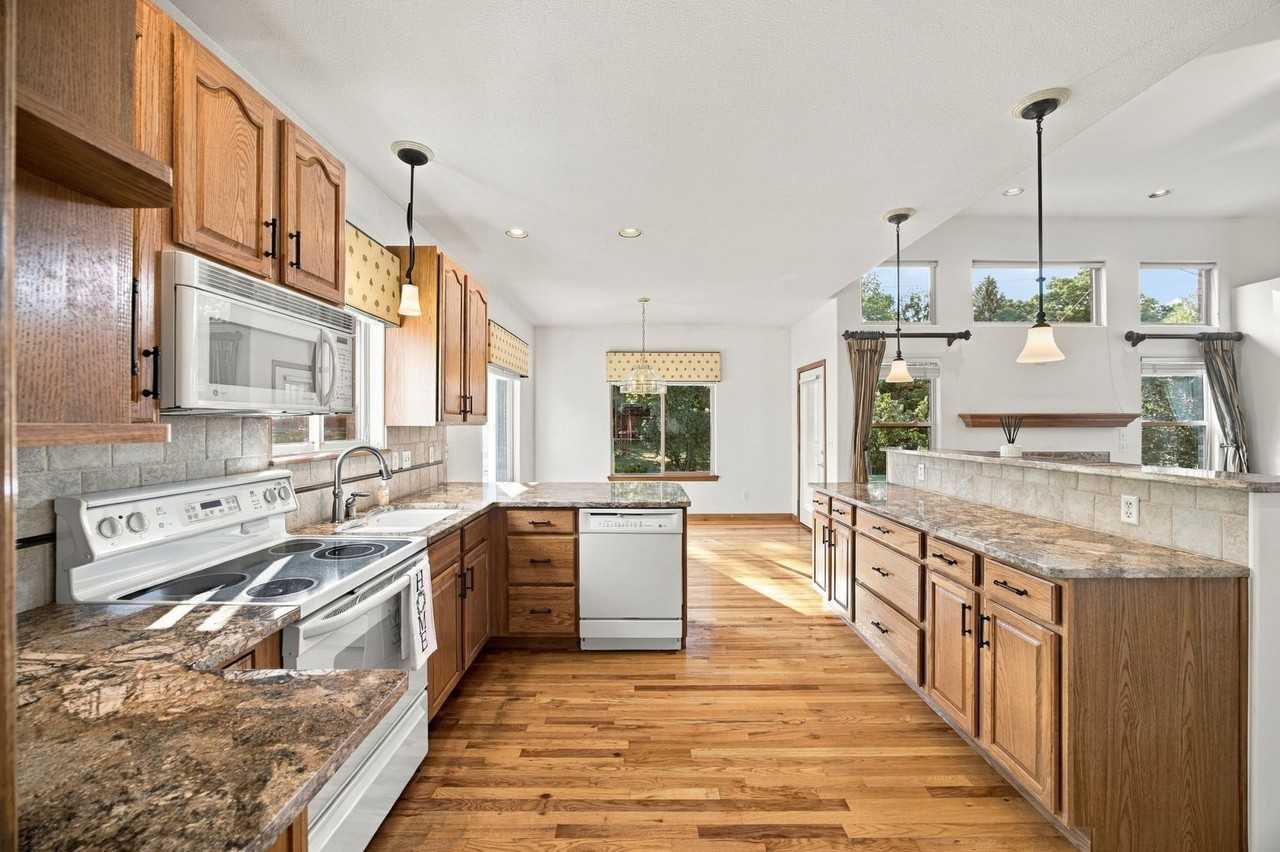 1075 Yank St - Photo 7 of 25