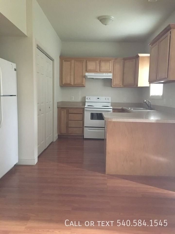 818B Harvard St Sw - Photo 2 of 6