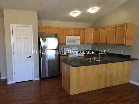 1069 Michigan Ave - Photo 2 of 12