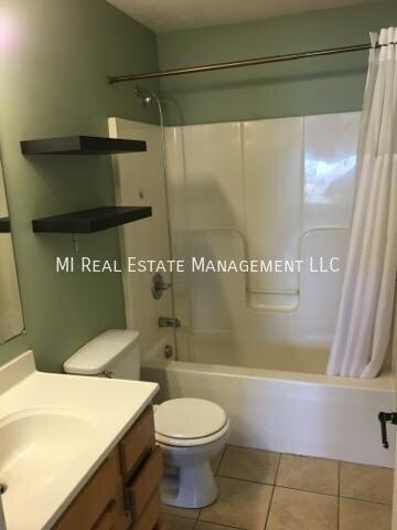 1069 Michigan Ave - Photo 4 of 12