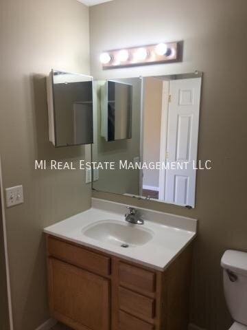 1069 Michigan Ave - Photo 5 of 12