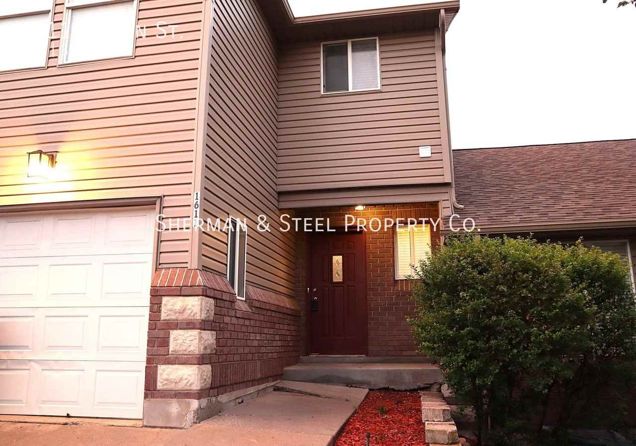 1611 S Main St - Photo 2 of 31