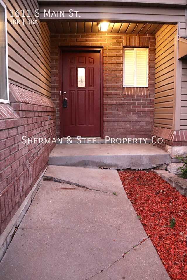 1611 S Main St - Photo 3 of 31
