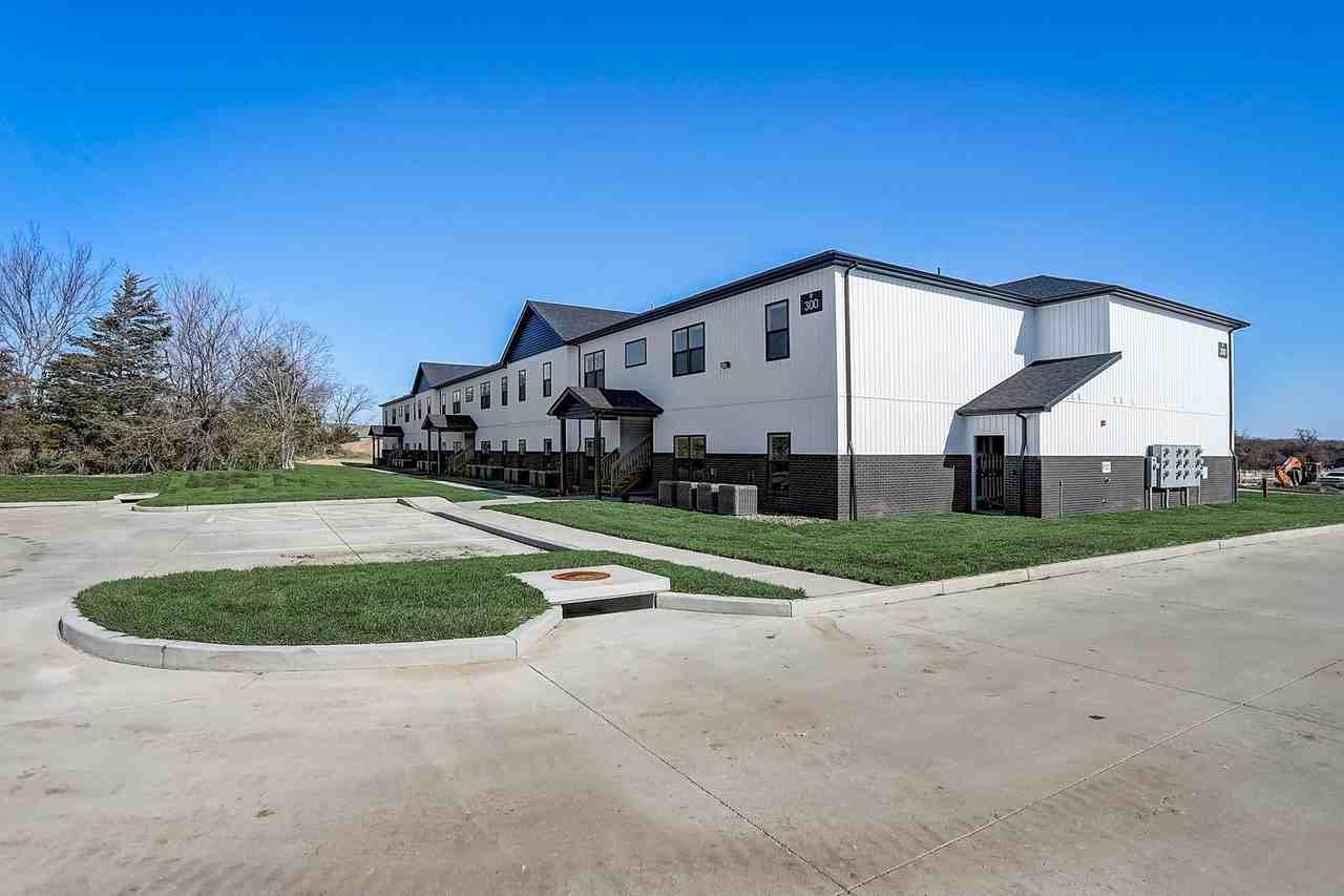 816 Parkview Dr #816 - Photo 4 of 50