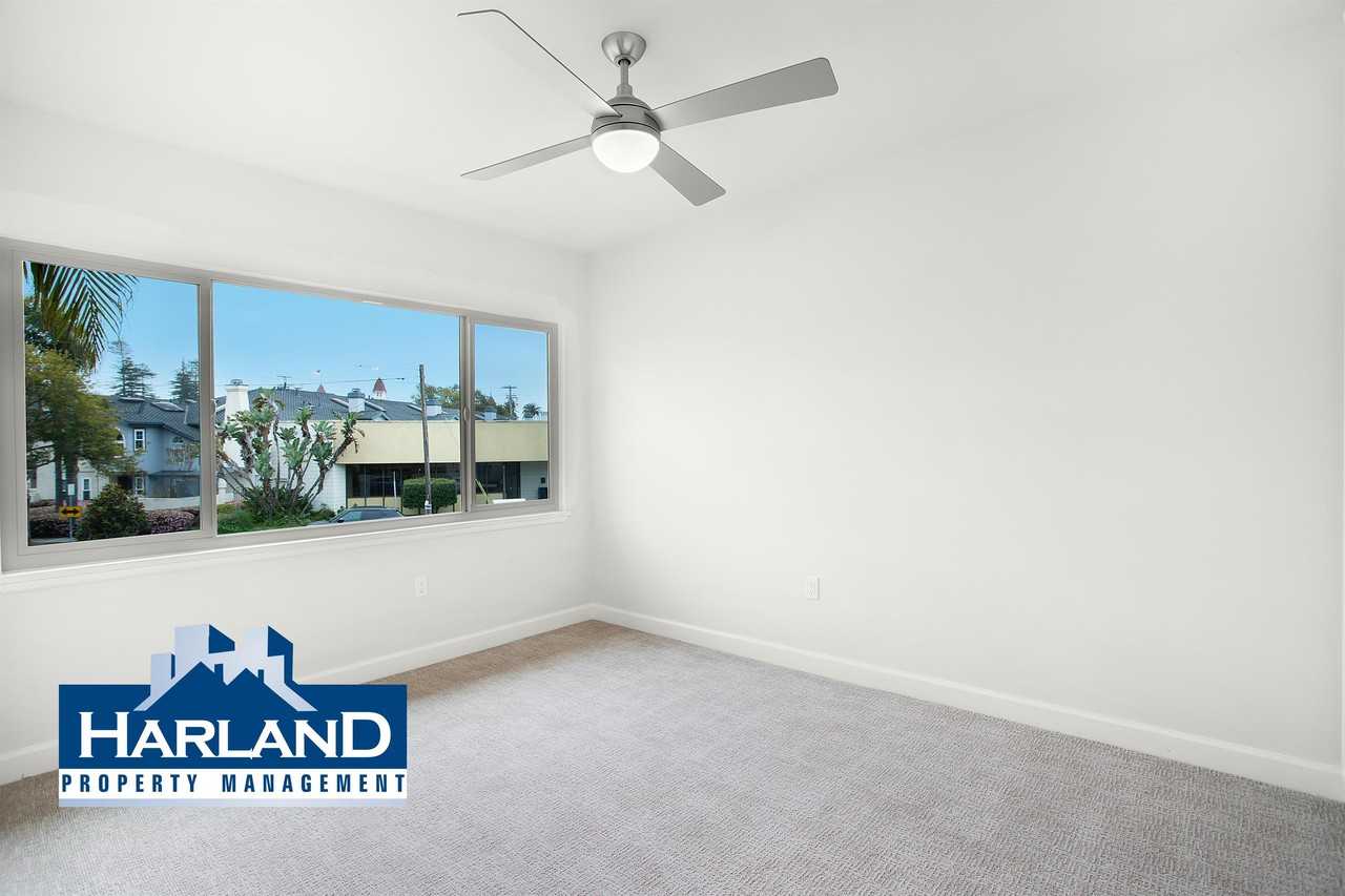 1012 A Ave - Photo 5 of 20