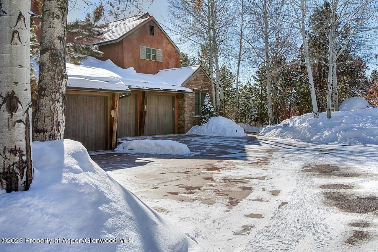 764 Promontory Ln - Photo 2 of 19