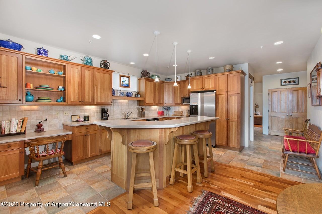 764 Promontory Ln - Photo 3 of 19