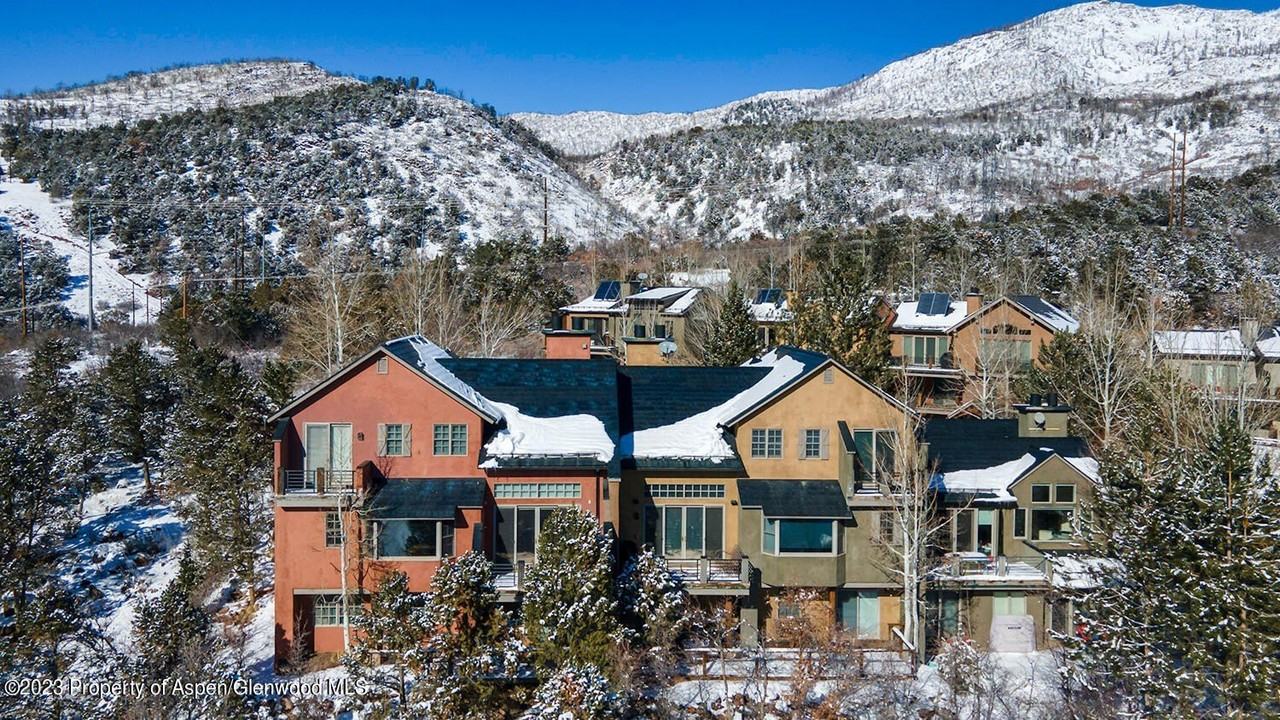 764 Promontory Ln - Photo 6 of 19