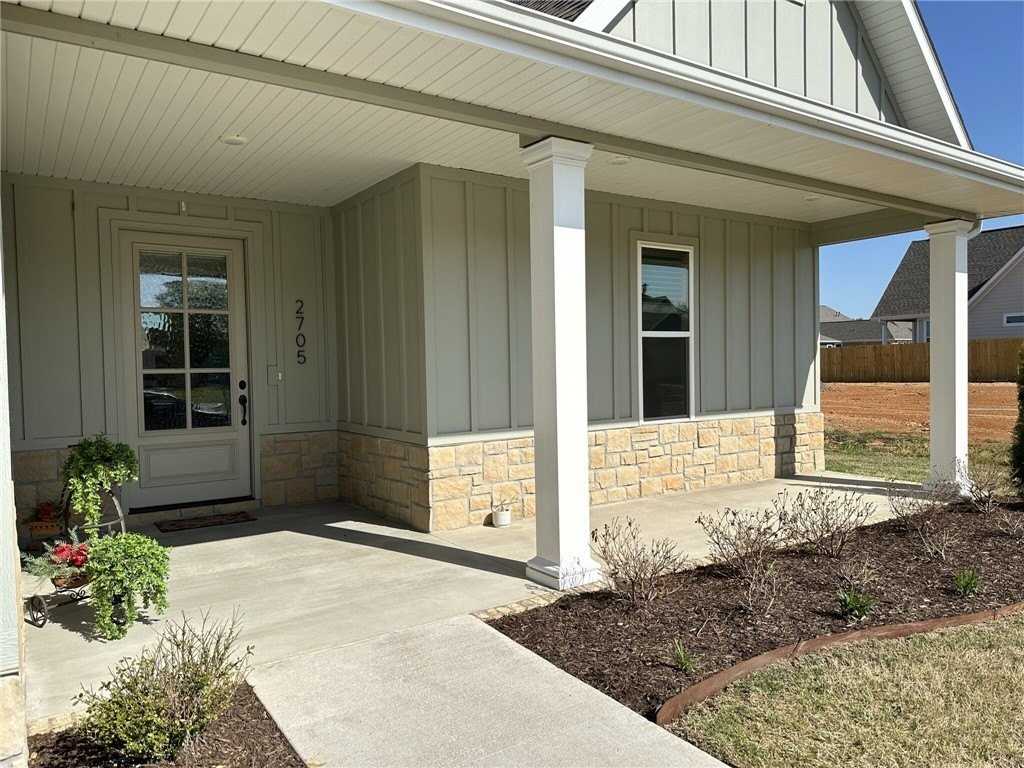 2705 S 20th Pl - Photo 3 of 42