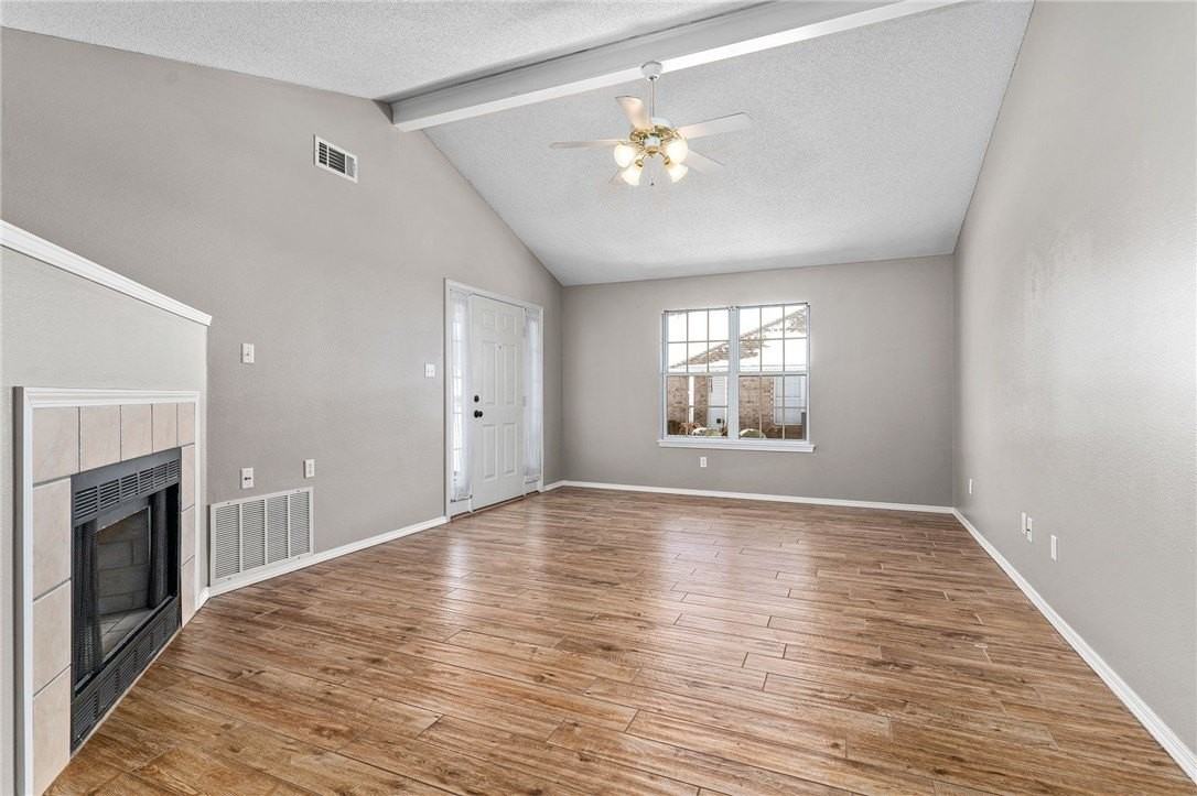 5802 Park Valley Cir - Photo 2 of 27
