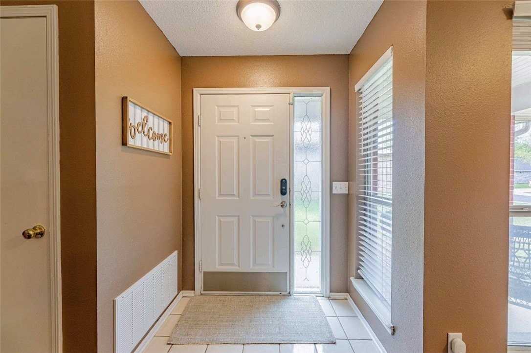 215 Fox Run Pl #B - Photo 3 of 24