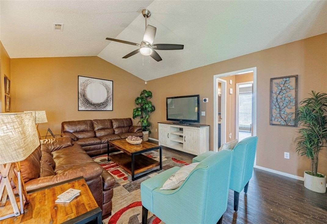 215 Fox Run Pl #B - Photo 4 of 24