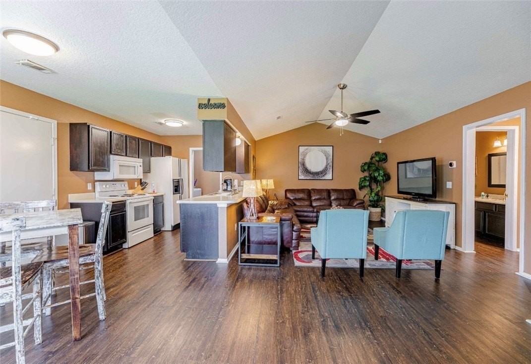 215 Fox Run Pl #B - Photo 6 of 24
