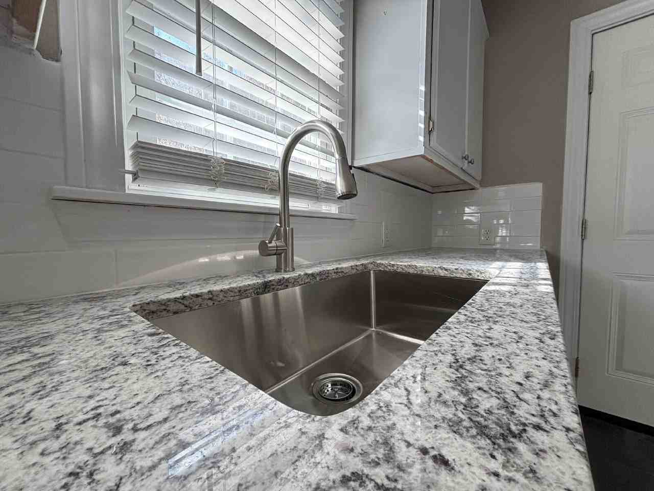 3113 E 12th St - Photo 4 of 14