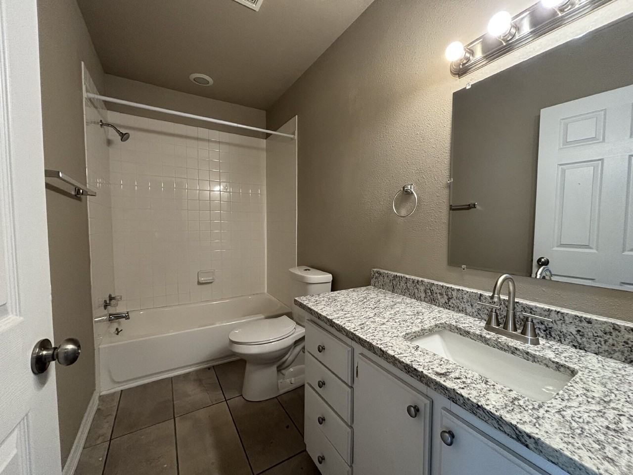 3113 E 12th St - Photo 5 of 14