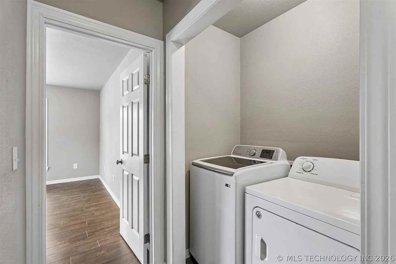 3113 E 12th St - Photo 6 of 14