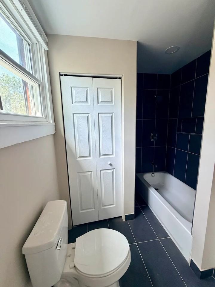 1437 Hepburn Ave - Photo 2 of 8