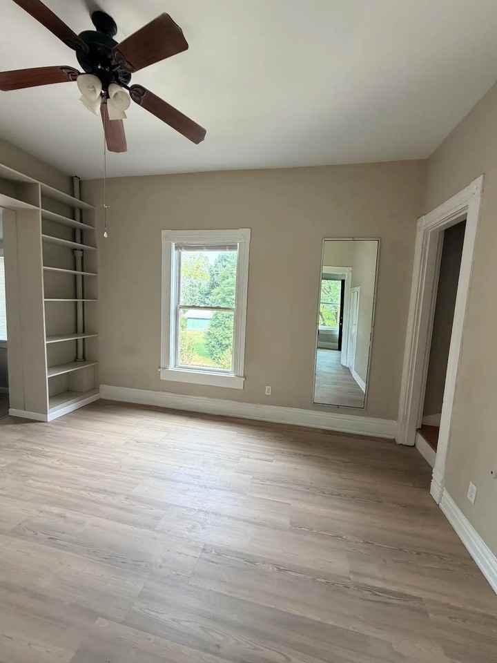 1437 Hepburn Ave - Photo 5 of 8