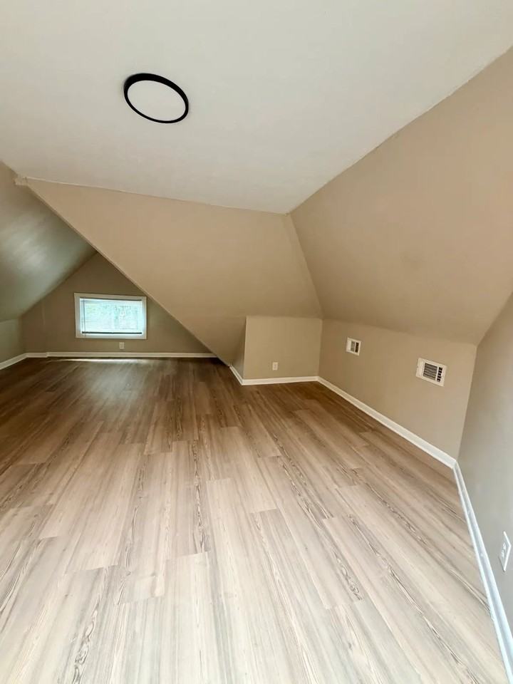 1437 Hepburn Ave - Photo 6 of 8