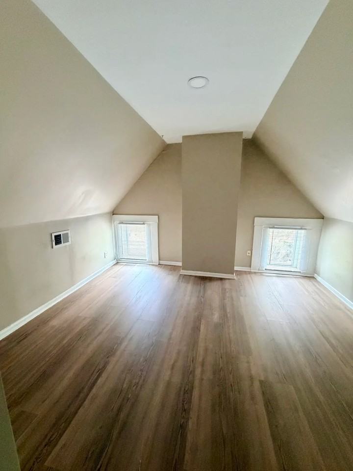 1437 Hepburn Ave - Photo 7 of 8