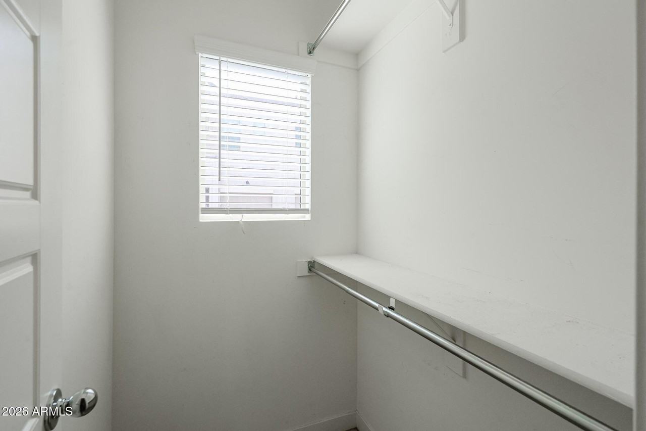 2236 W Laurie Ln - Photo 4 of 35