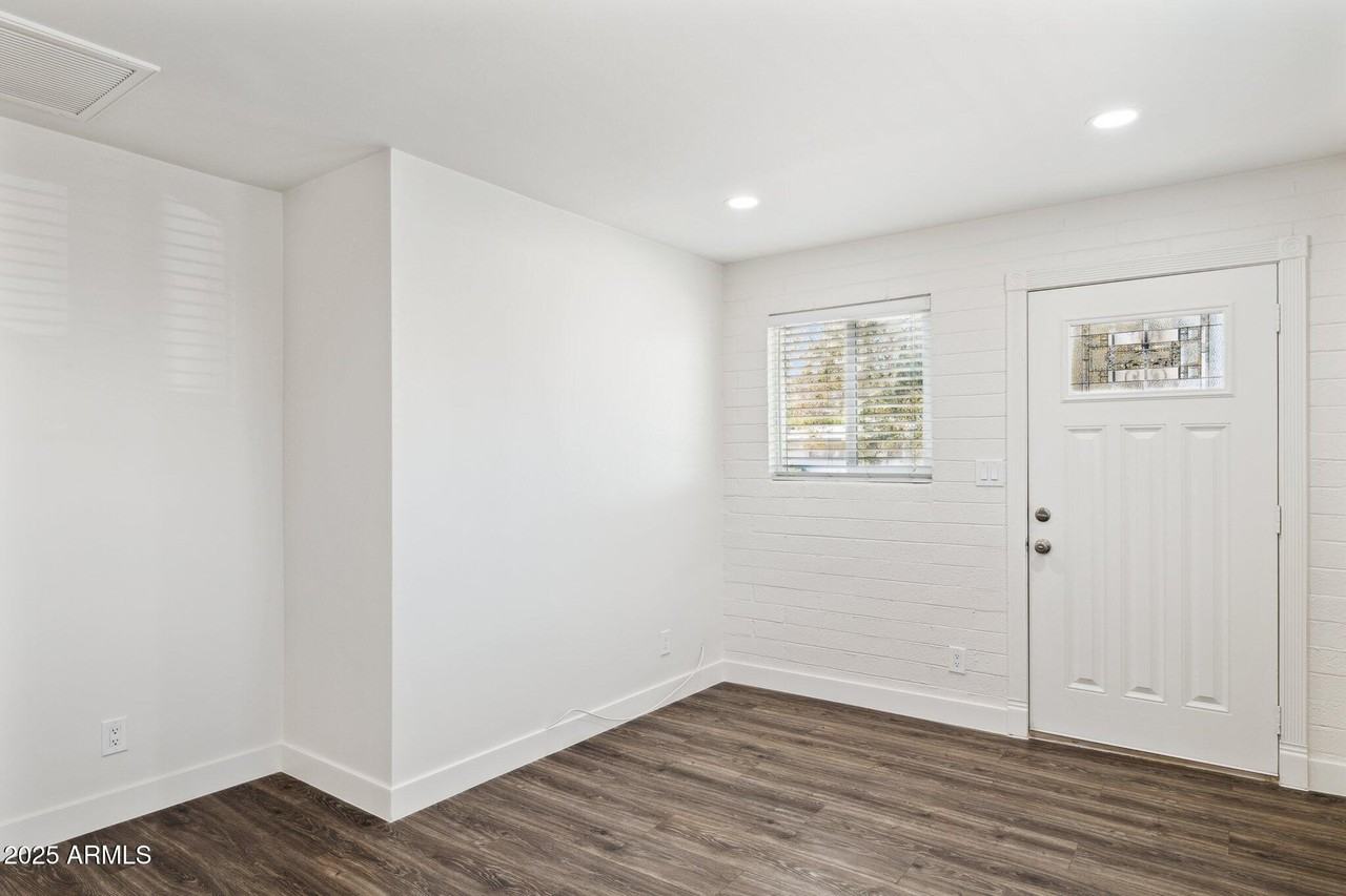 1542 E Turquoise Ave #1 - Photo 3 of 25