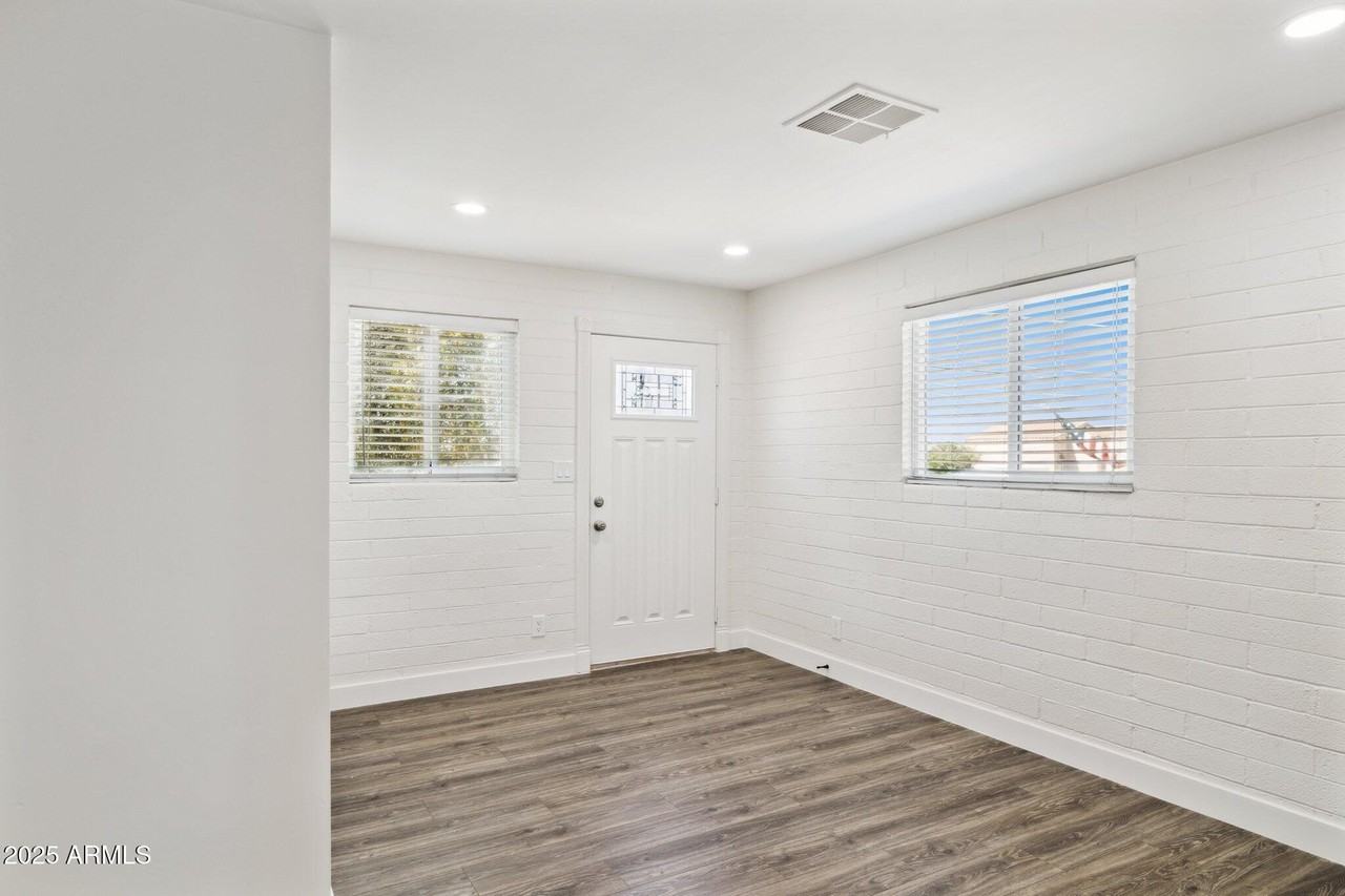 1542 E Turquoise Ave #1 - Photo 4 of 25