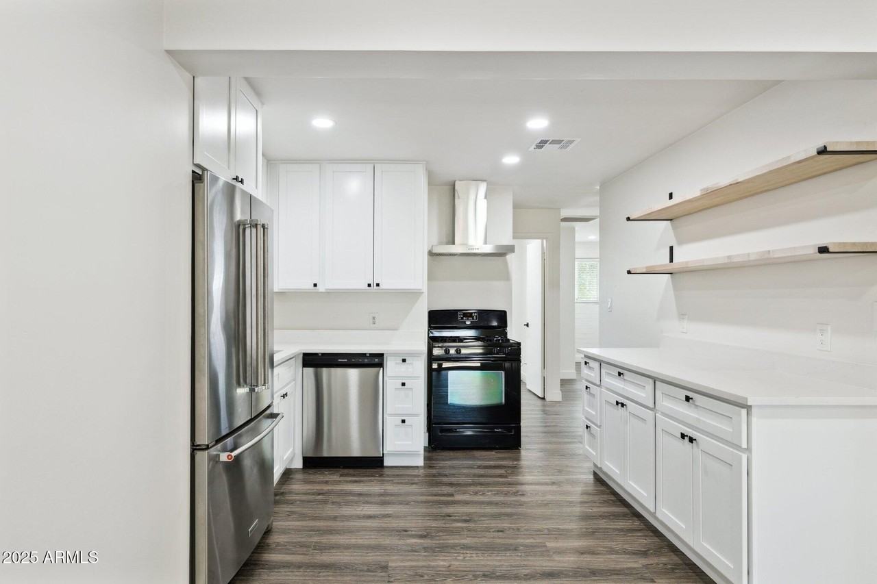 1542 E Turquoise Ave #1 - Photo 6 of 25