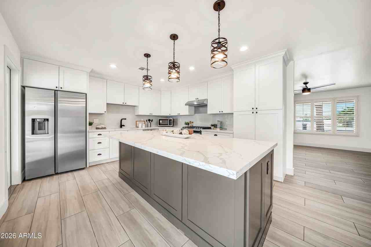 6325 N 82nd St - Photo 3 of 31