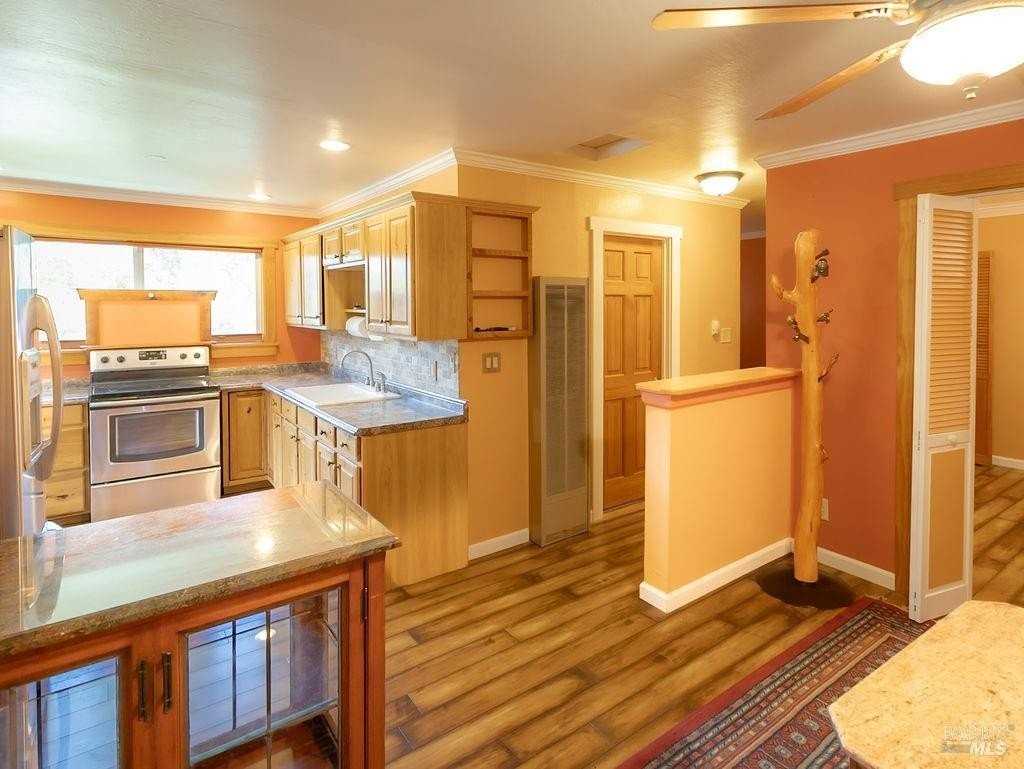 944 Clover Dr - Photo 6 of 37