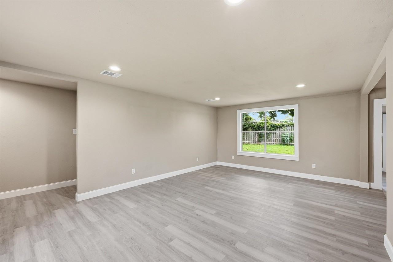 3930 Hartel St - Photo 5 of 23