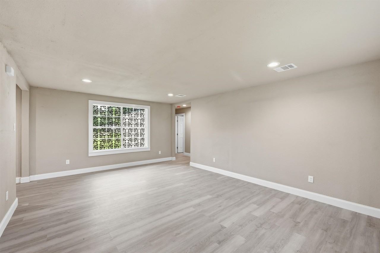 3930 Hartel St - Photo 6 of 23