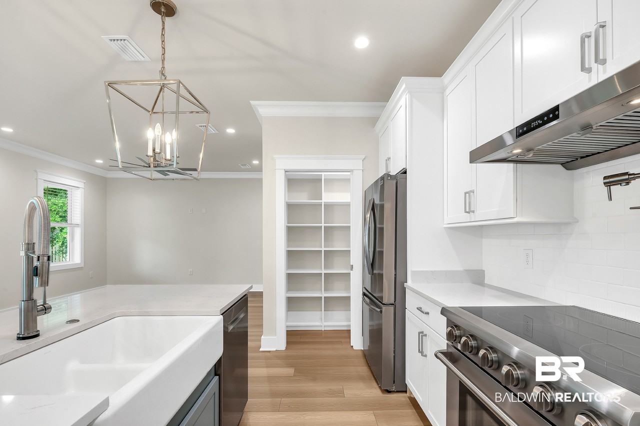 27085 Park Dr - Photo 2 of 50