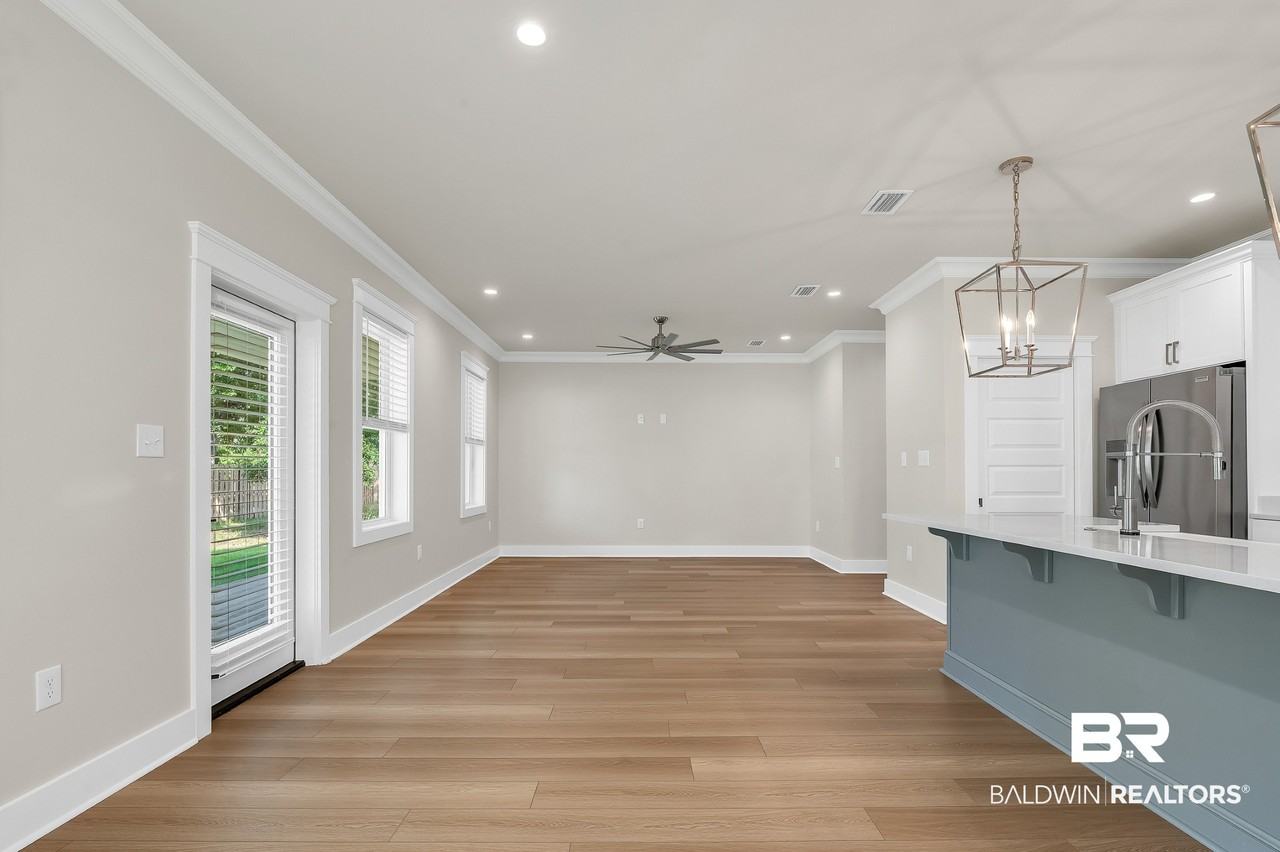 27085 Park Dr - Photo 6 of 50