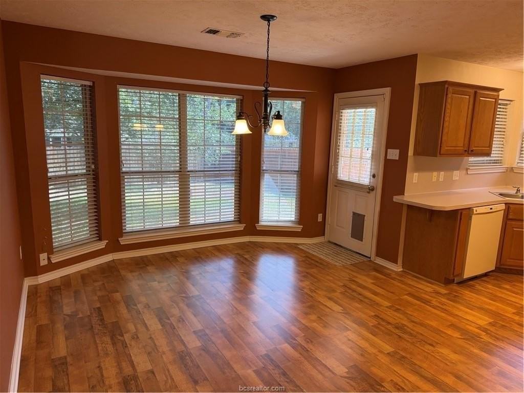 4802 Treadgold Ln - Photo 6 of 23