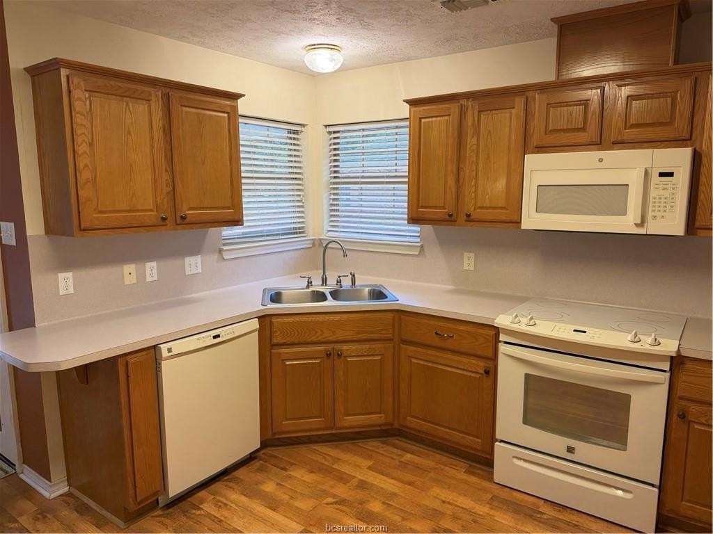 4802 Treadgold Ln - Photo 7 of 23