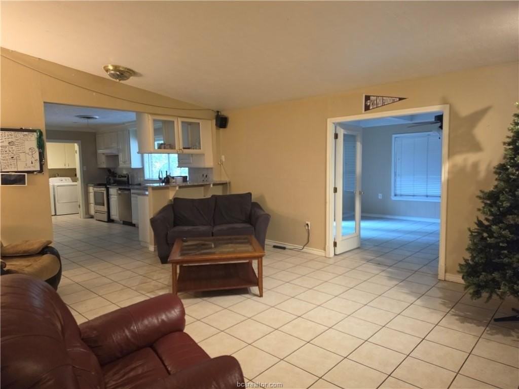 201 Brookside Dr W - Photo 4 of 9