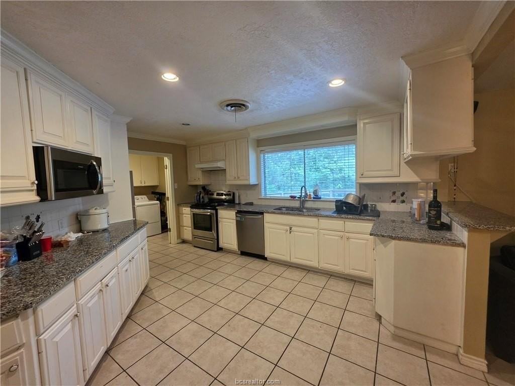 201 Brookside Dr W - Photo 5 of 9