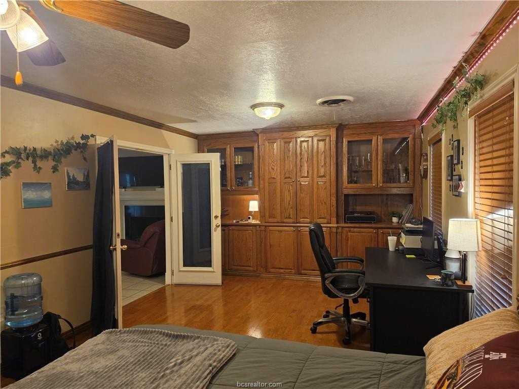 201 Brookside Dr W - Photo 7 of 9