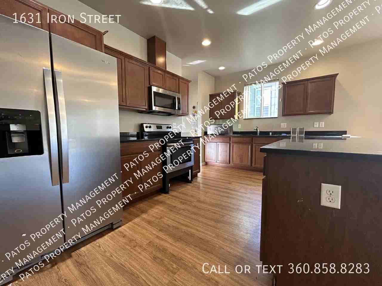 1631 Iron St - Photo 3 of 24