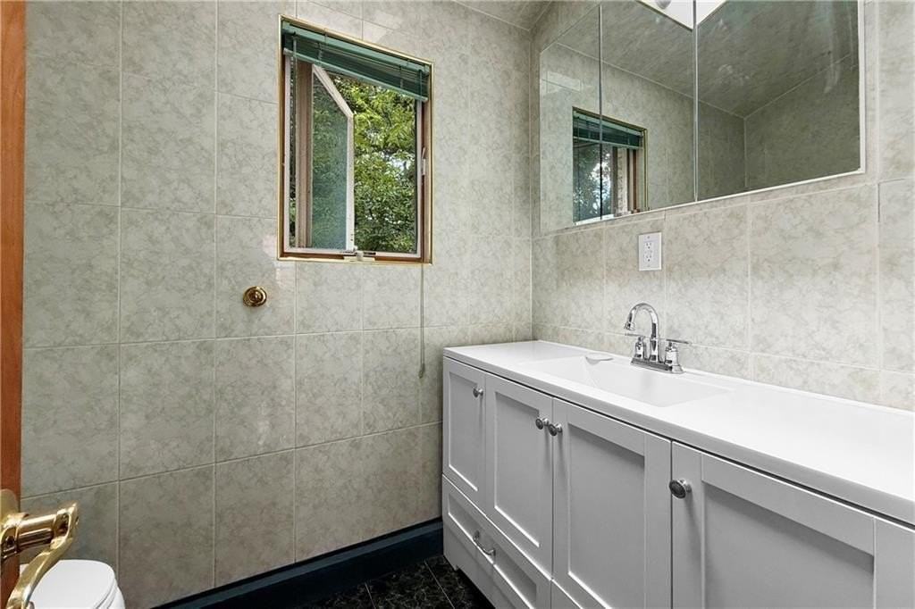 2166 E 18th St - Photo 5 of 19