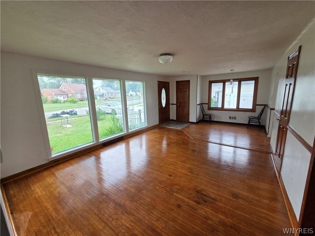94 Arlington Pl - Photo 3 of 7