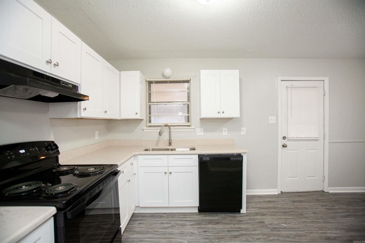 920 Healy St - Photo 5 of 19