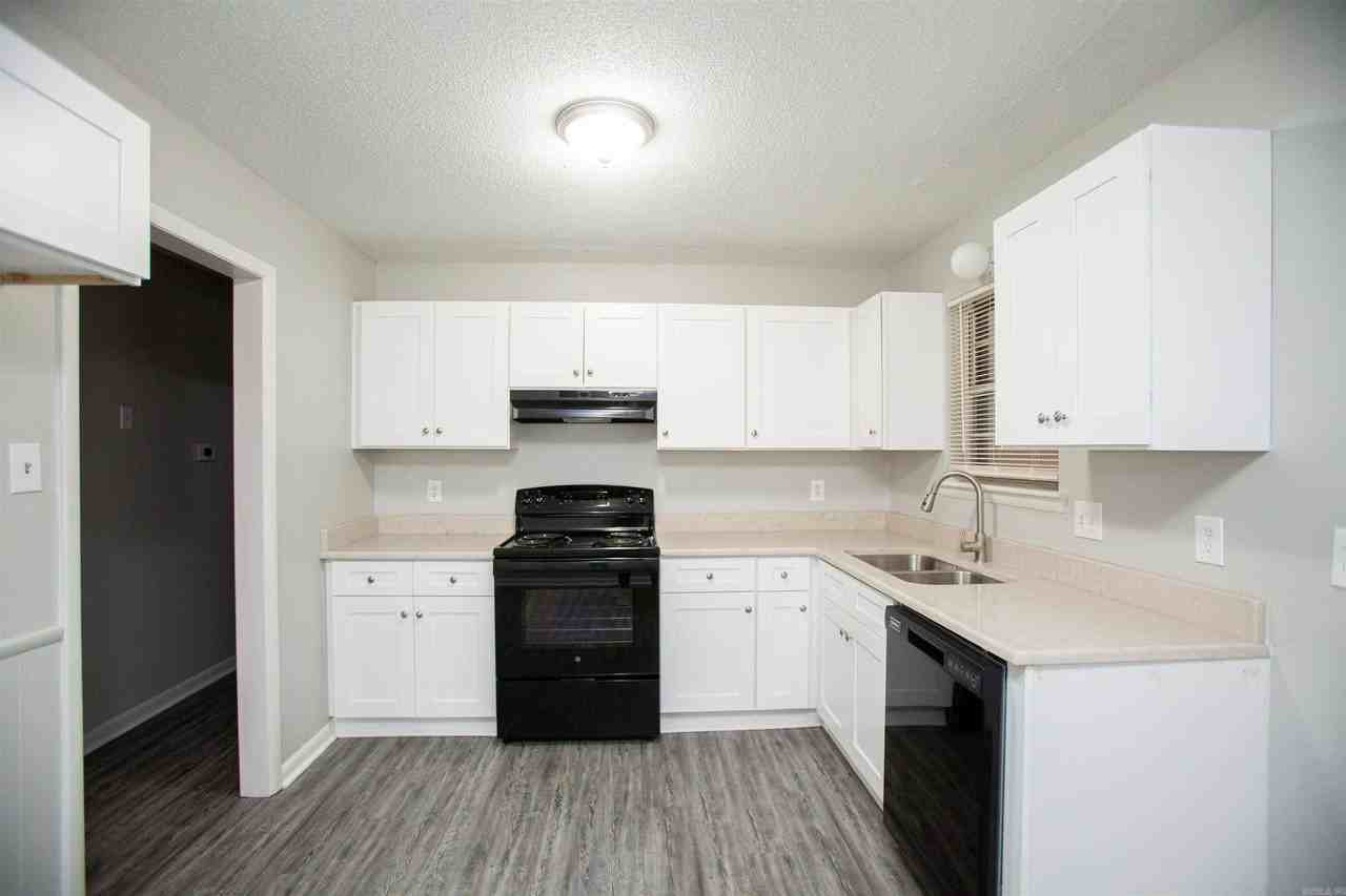 920 Healy St - Photo 6 of 19